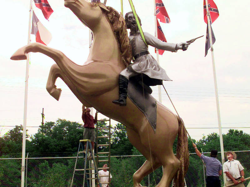 800x600 Pink Paint Splashed On Infamous I 65 Forrest Statue Antioch, Tn - Nathan Bedford Forrest Painting