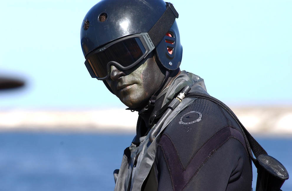 990x649 Filea Seal With Camouflage Facepainting.jpg - Navy Seal Painting