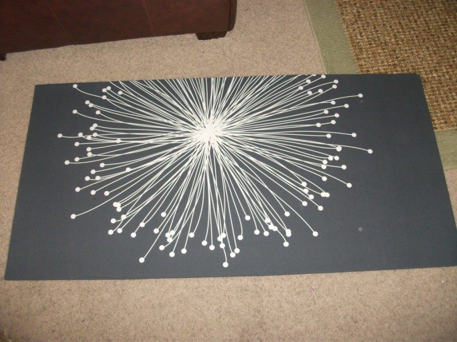 909x682 Artistic White Painting Shaped Flower On Square Dark Background - Neat Painting