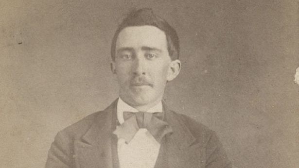 615x346 Nicolas Cage Will Be Buried In A Giant Pyramid - Nic Cage Painting