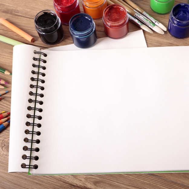 625x626 Painting Notebook In The Table Photo Free Download - Notebook Painting