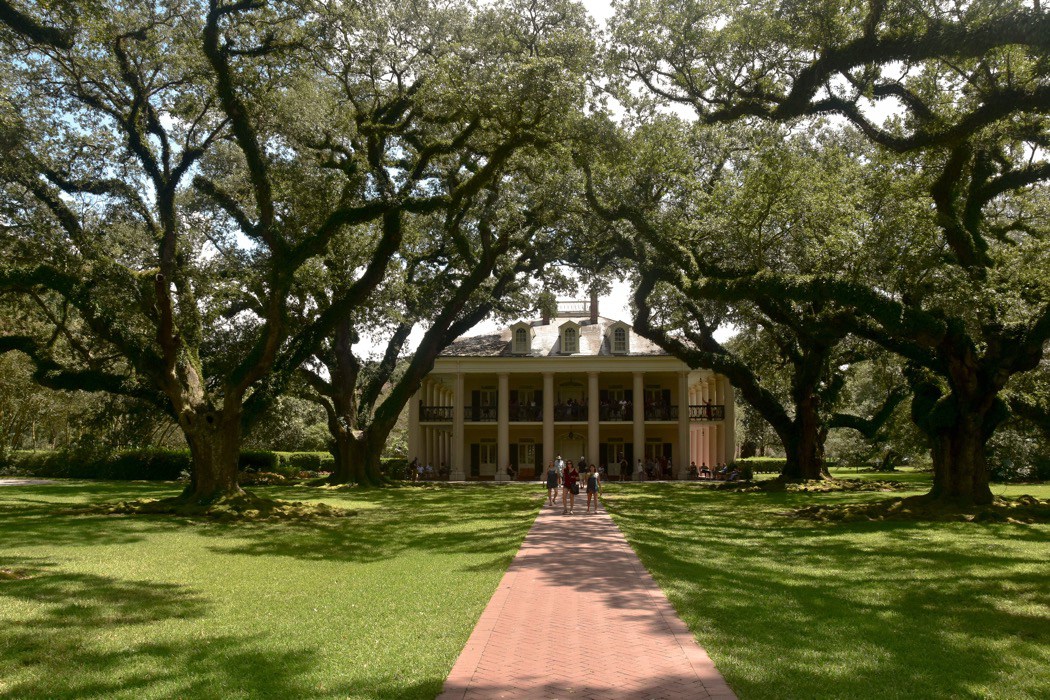 1050x700 Back To The Past An Afternoon - Oak Alley Plantation Painting