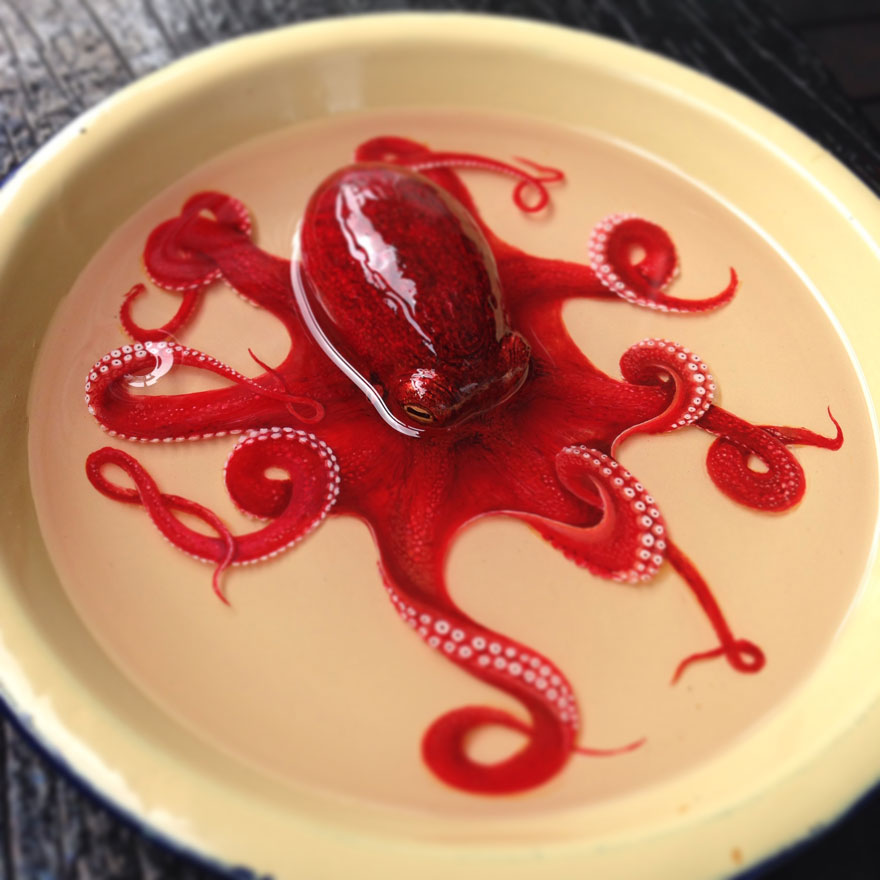 880x880 Incredible Life Like Octopus Painted In Layers Of Resin By Keng - Octopus And Woman Painting