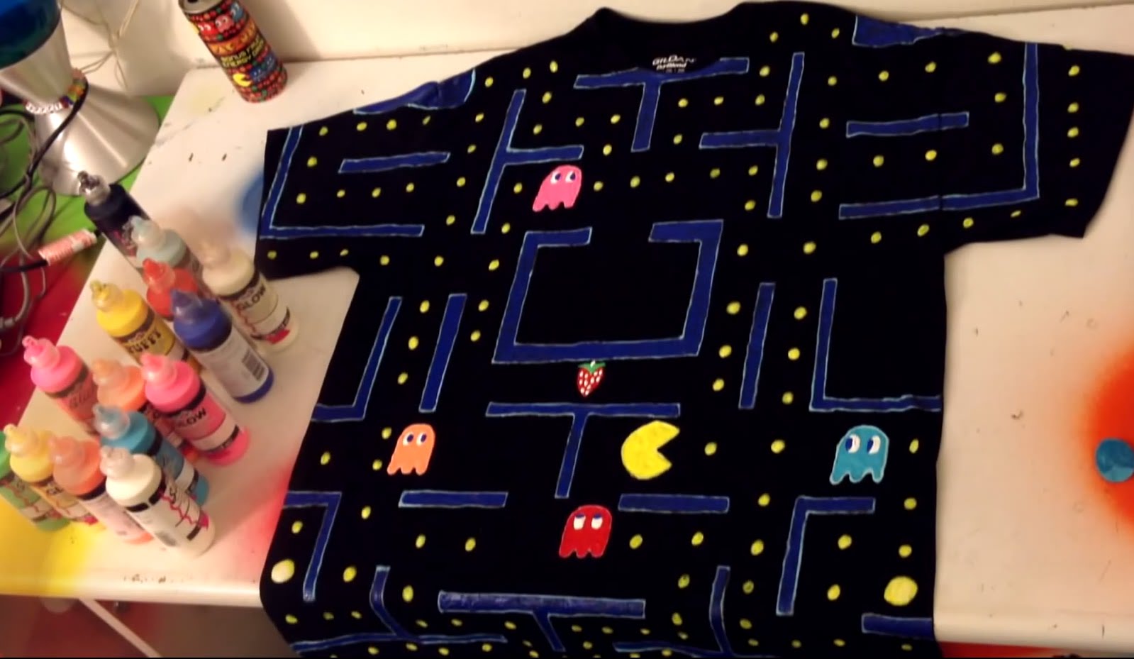 1599x929 Pac Man Diy Shirt Puffy Paint Fun + Glow In The Dark! - Pac Man Painting