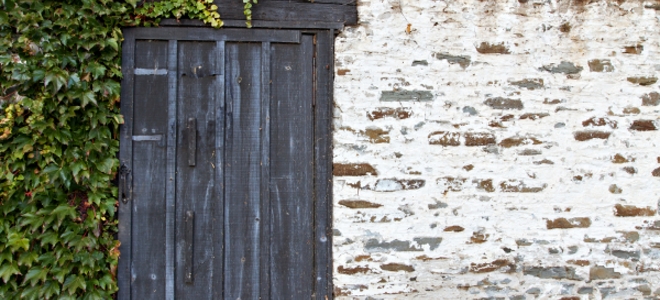 660x300 An Environmentally Friendly Paint Alternative Diy Lime Washing - Painting Adobe Brick