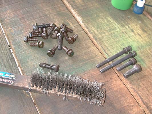 533x400 Yesterday's Tractors - Painting Bolts