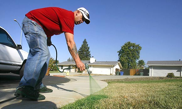 580x348 How To Start A Lawn Painting Business - Painting Business