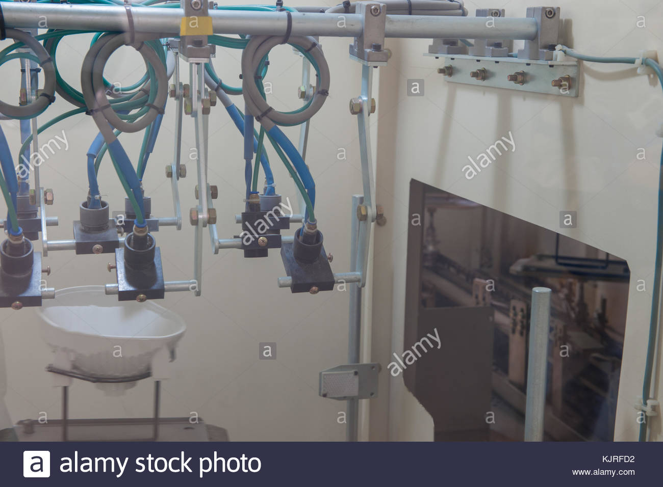 1300x956 Auto Parts Painting Car Headlights. Camera For Spray Painting - Painting Car Parts