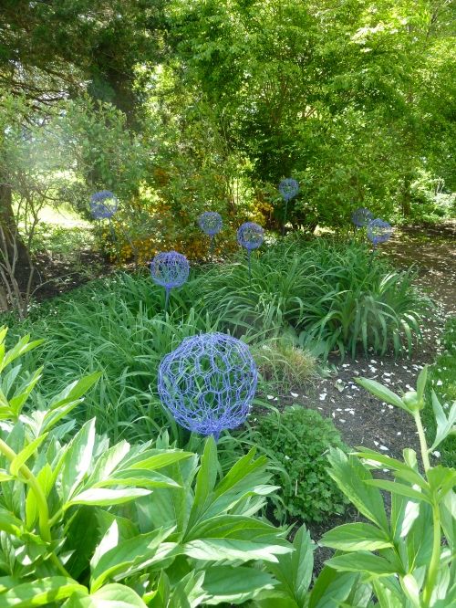500x666 I Made These Garden Sculptures That Look Surprisingly Like Purple - Painting Chicken Wire