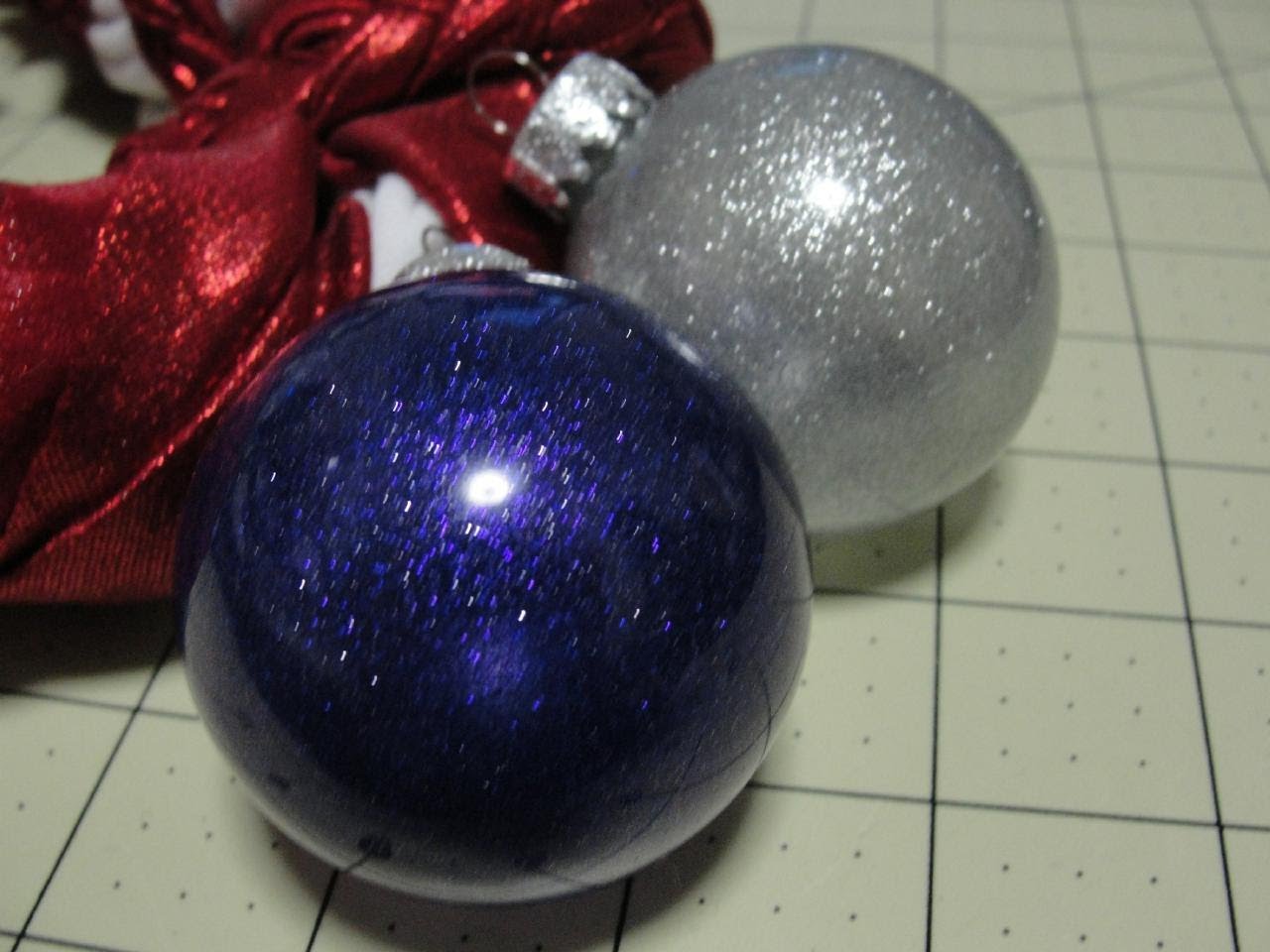 1280x960 Extreme Glitter Acrylic Paint Ornament - Painting Christmas Bulbs