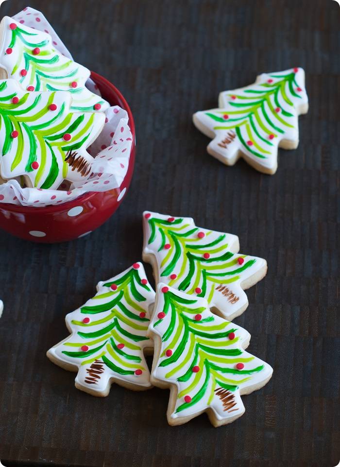 700x961 Painted Christmas Tree Cookies Inspired By Sur La Table Dishes - Painting Christmas Cookies