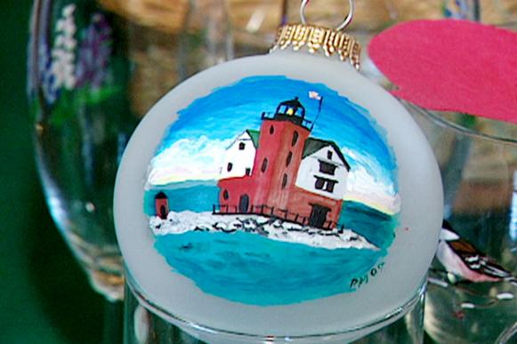 581x387 Hand Painted Christmas Ornaments Hgtv - Painting Christmas Ornaments