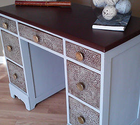 280x250 Salvaged Wood Desk Transformed With Chalk Paint, Bubble Wrap - Painting Desk