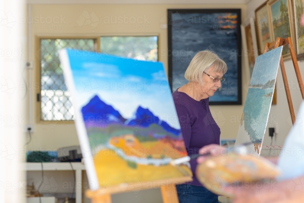 1000x667 Image Of Elderly Lady Painting In Art Studio - Painting For Elderly