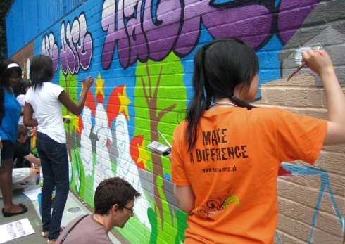 490x347 Teenagers Paint Bright Mural To Challenge Negative Perceptions - Painting For Teenagers
