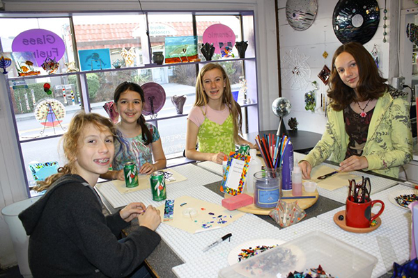 600x400 Tweens Amp Teens Night Pottery, Canvas Painting, Amp Glass Fusing - Painting For Teenagers