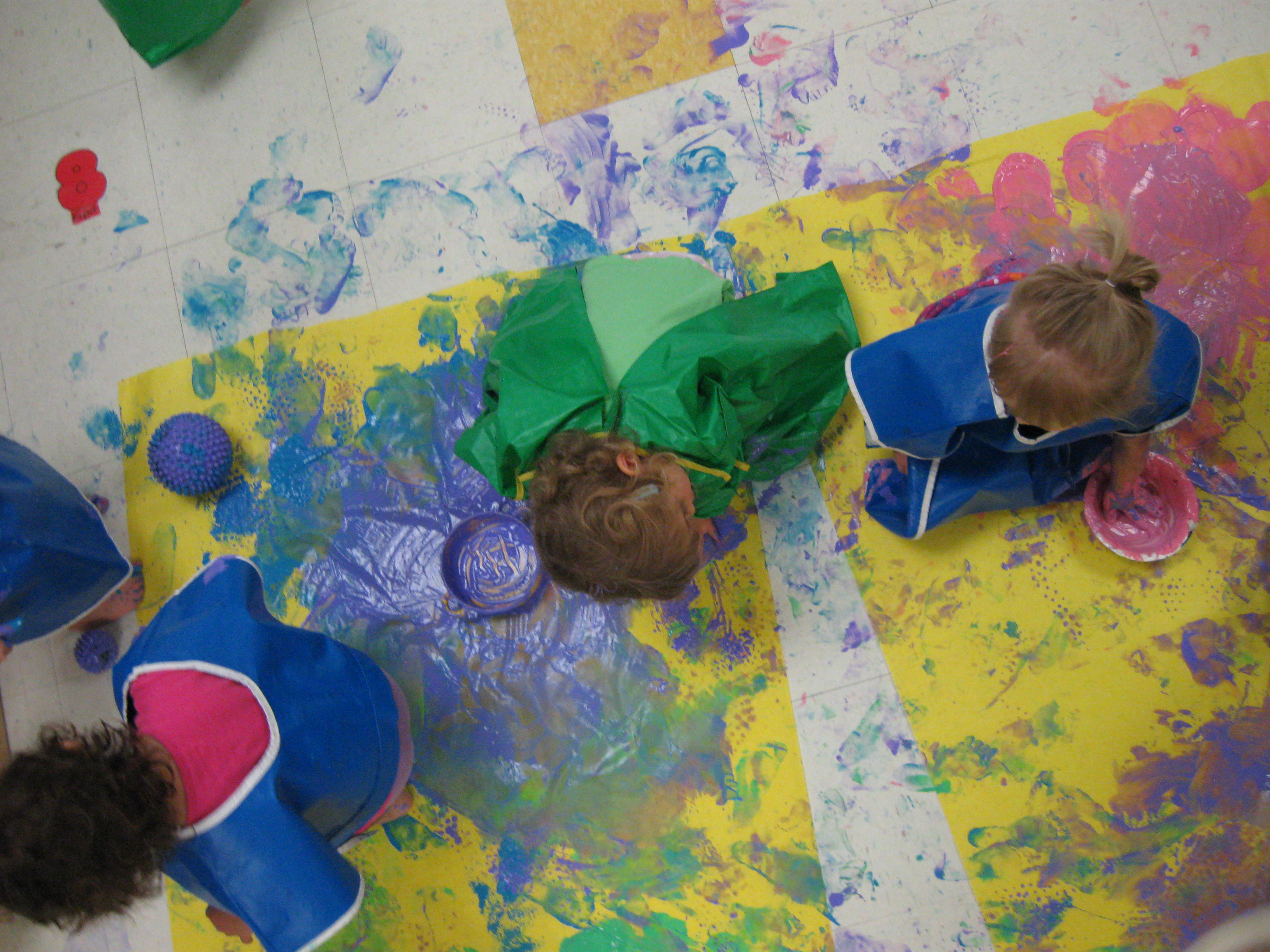 3264x2448 Day Nursery Hendricks County Two Year Olds Enjoy Splatter Paint - Painting For Two Year Olds