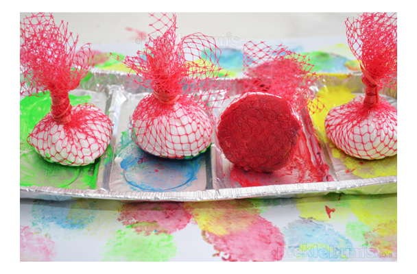 608x400 Mesh Dabber Painting Kiddley - Painting For Two Year Olds