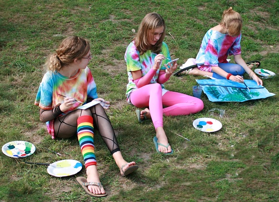 576x416 Girls Camp Art Projects Rockbrook Summer Camp - Painting Games For Girls