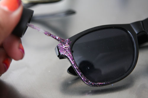 500x333 Glass Painting Using Nail Polish - Painting Glasses Frames With Nail Polish