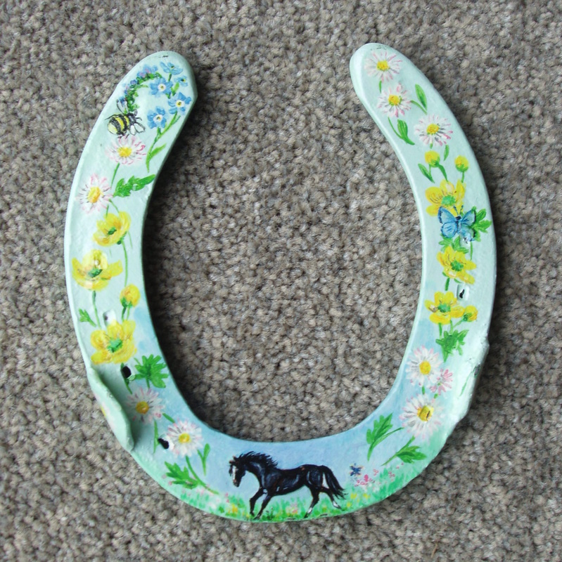799x800 Crafty Hen Amp Stag Parties In Romsey - Painting Horseshoes