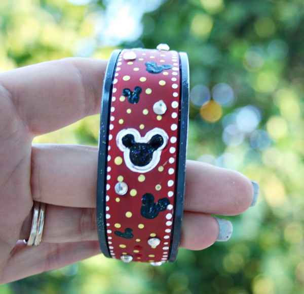 600x582 Decorating Magicbands - Painting Magic Bands