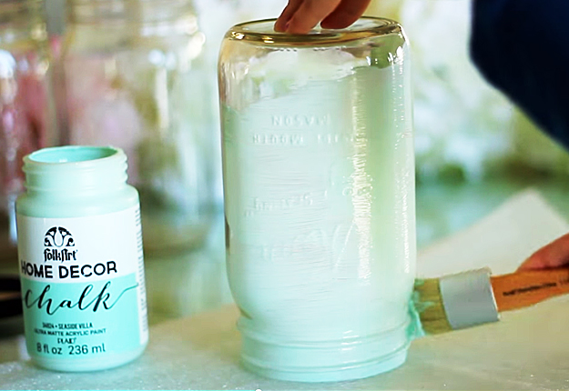 625x430 Mason Jar Crafts - Painting Mason Jars