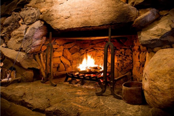 601x400 Fun Ways To Keep Warm The Psychology Of Color - Painting Of A Fireplace