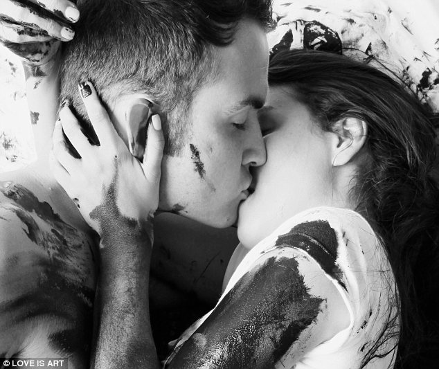 634x533 Diy Painting Kit Gives New Meaning To The Term - Painting Of Black Couples In Love