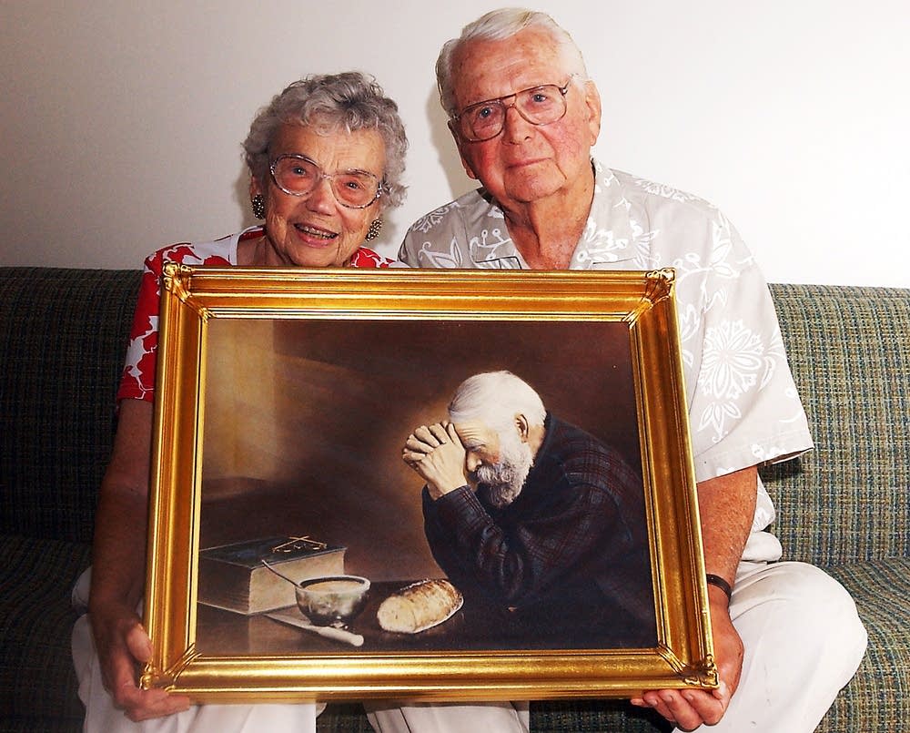 1000x805 Mn Woman Who Colorized - Painting Of Man Praying Over Loaf Of Bread