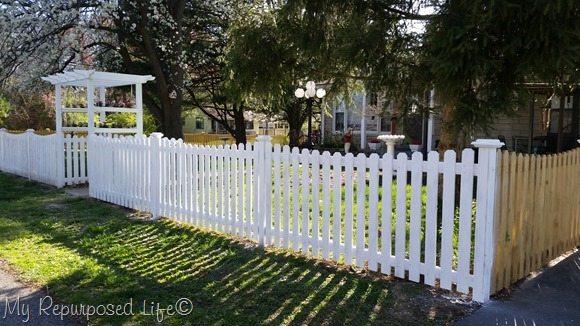 580x326 Painting My Diy Picket Fence - Painting Picket Fence