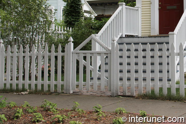 720x480 Wood Picket Fence Painted White Interunet - Painting Picket Fence