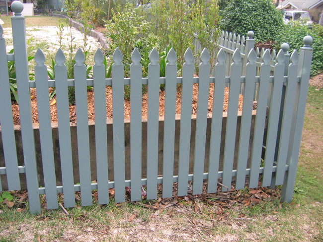 650x488 Horse Fence - Painting Picket Fence