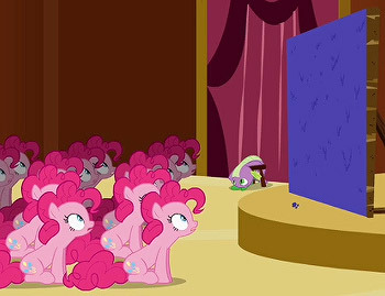 350x269 A Good, Old Fashioned Paint Watching - Painting Pinkie Pie
