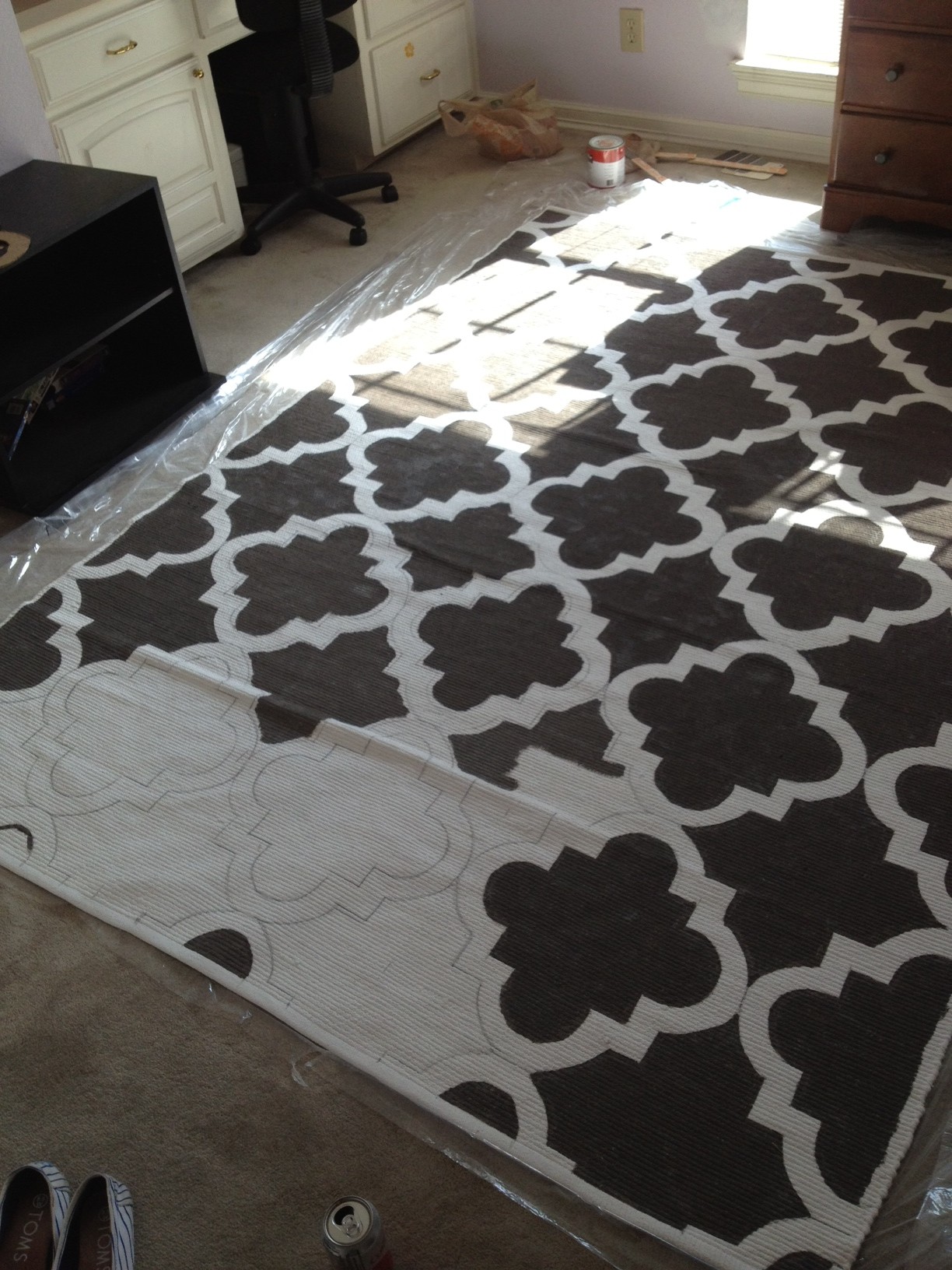 1224x1632 29 Easy Spray Paint Ideas That Will Save You A Ton Of Money - Painting Rug