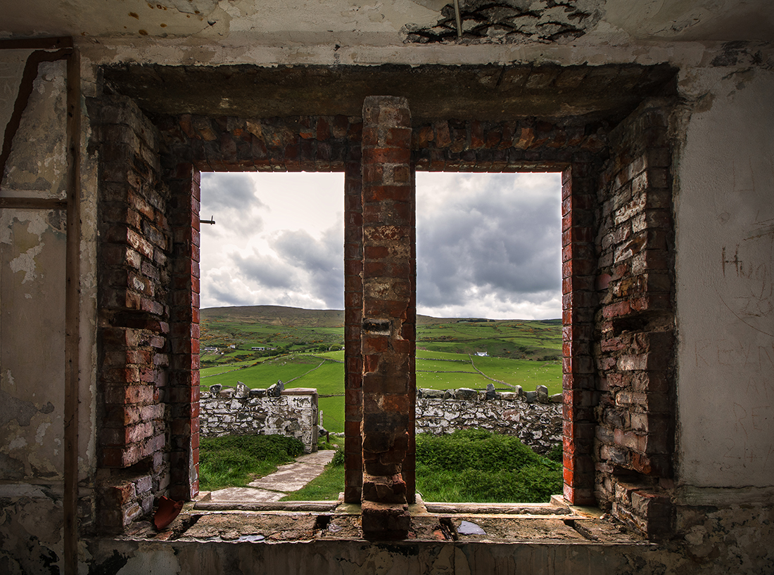 1100x818 Rooms With A View (Deriliction) - Painting That Look Like Windows