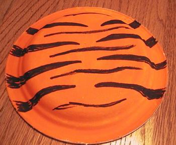 350x287 Tiger Paper Plate Craft - Painting Tiger Stripes