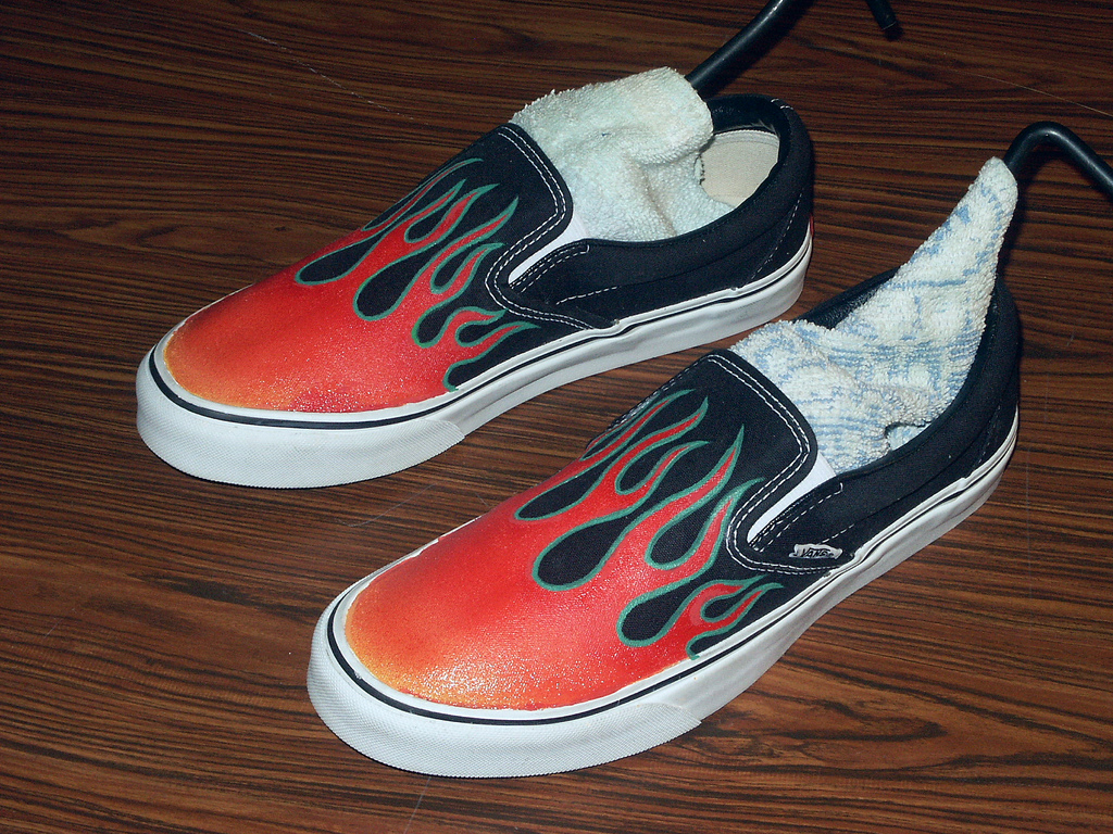 1024x768 Painting Flames On Black Vans, Step 6 Remove All - Painting Vans
