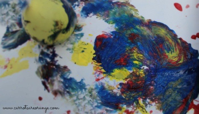 700x400 Water Balloon Activities For Kids - Painting Water Balloons