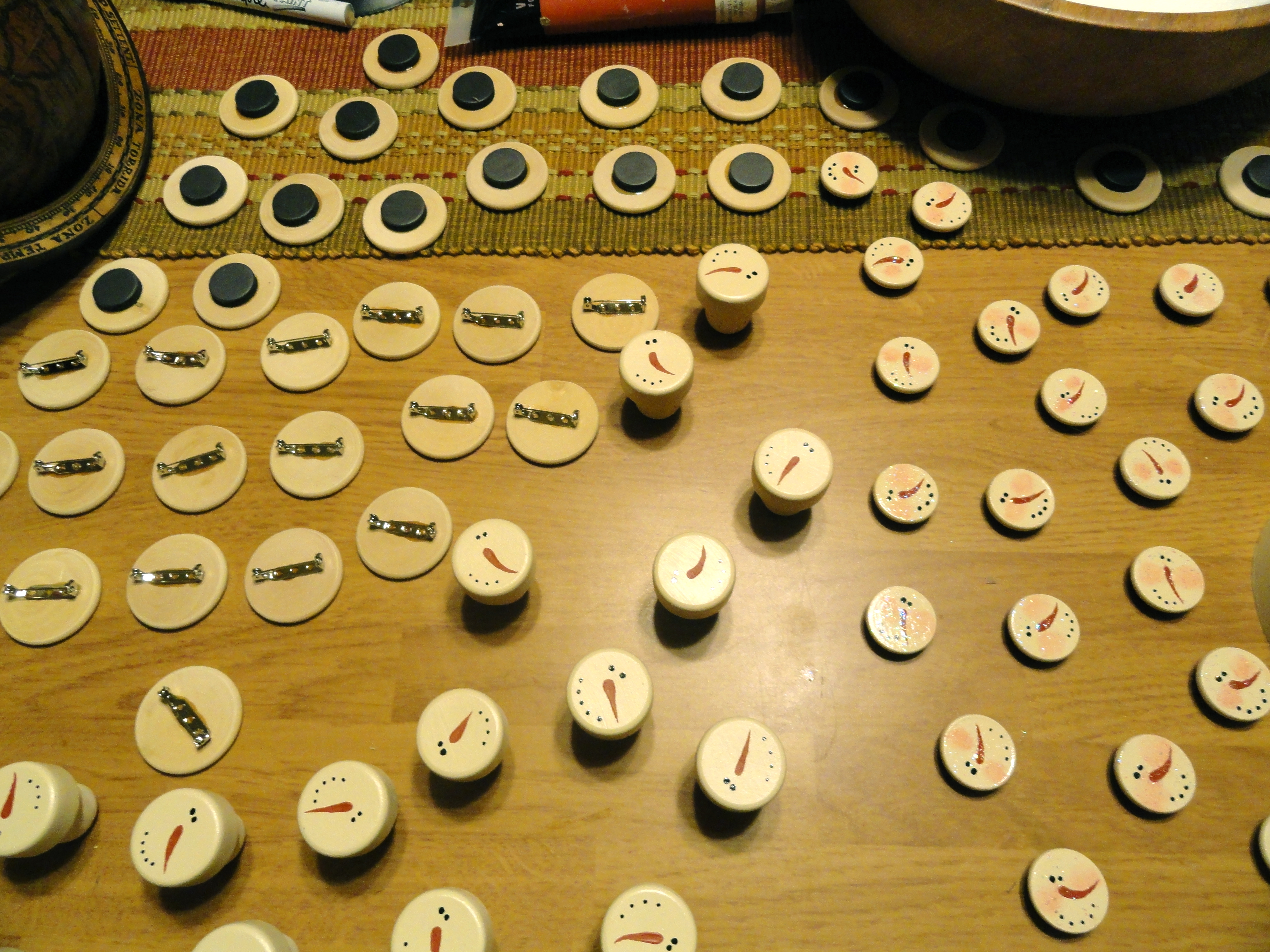 4320x3240 Craft Show Best Sellers Snowman Pins Amp A New Item - Painting Wine Corks