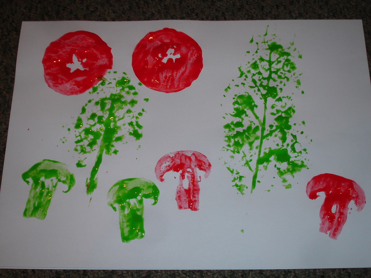 Рисование фруктами и овощами штампами