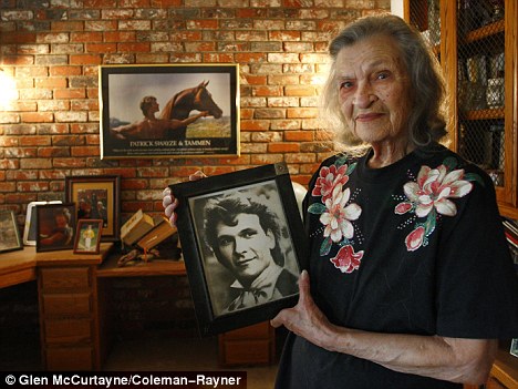 468x351 Patrick Swayze's Mother Speaks For The First Time About Her Son'S - Patrick Swayze Painting