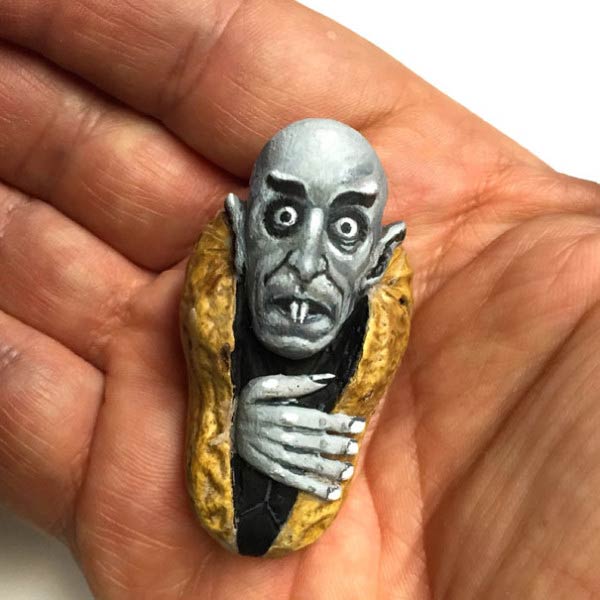 600x600 Insantely Tiny Peanut Portraits By Steve Casino - Peanut Painting