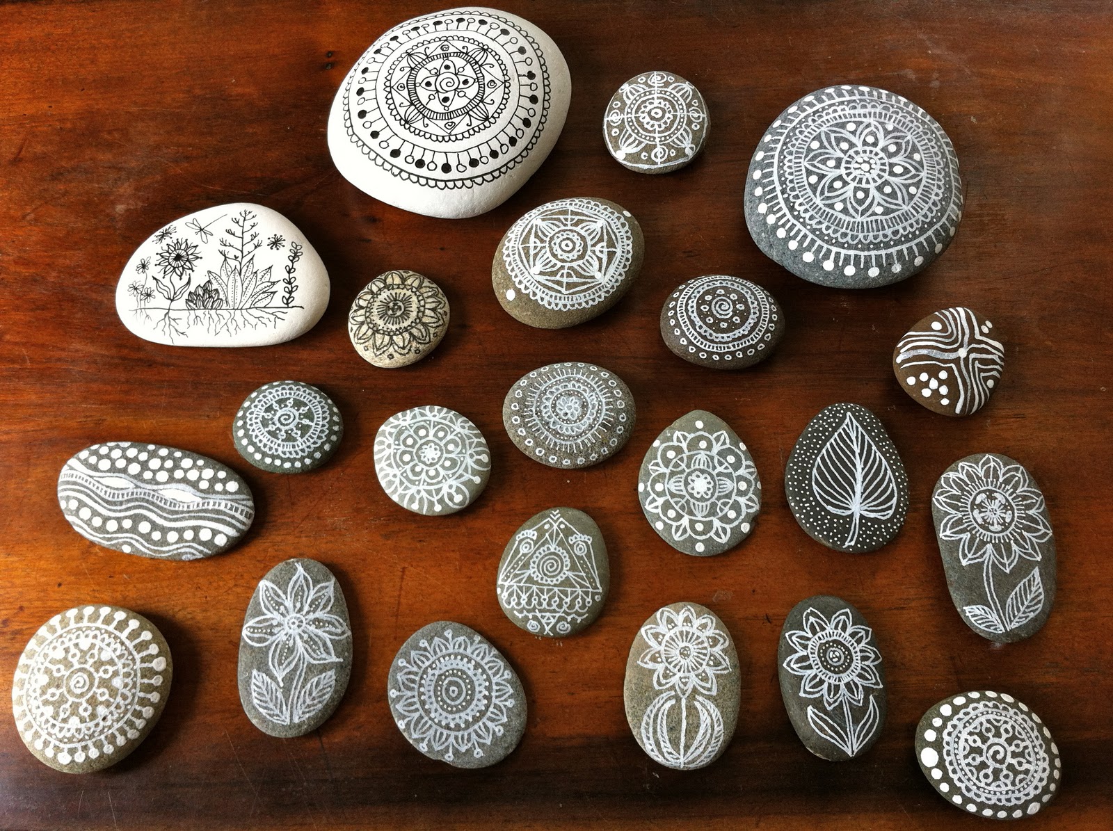 1600x1195 Magamerlina Pebble Mandala - Pebble Painting