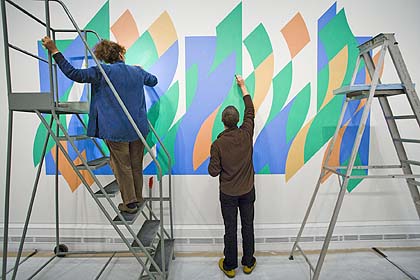 420x280 In Pictures Behind The Scenes - People Painting