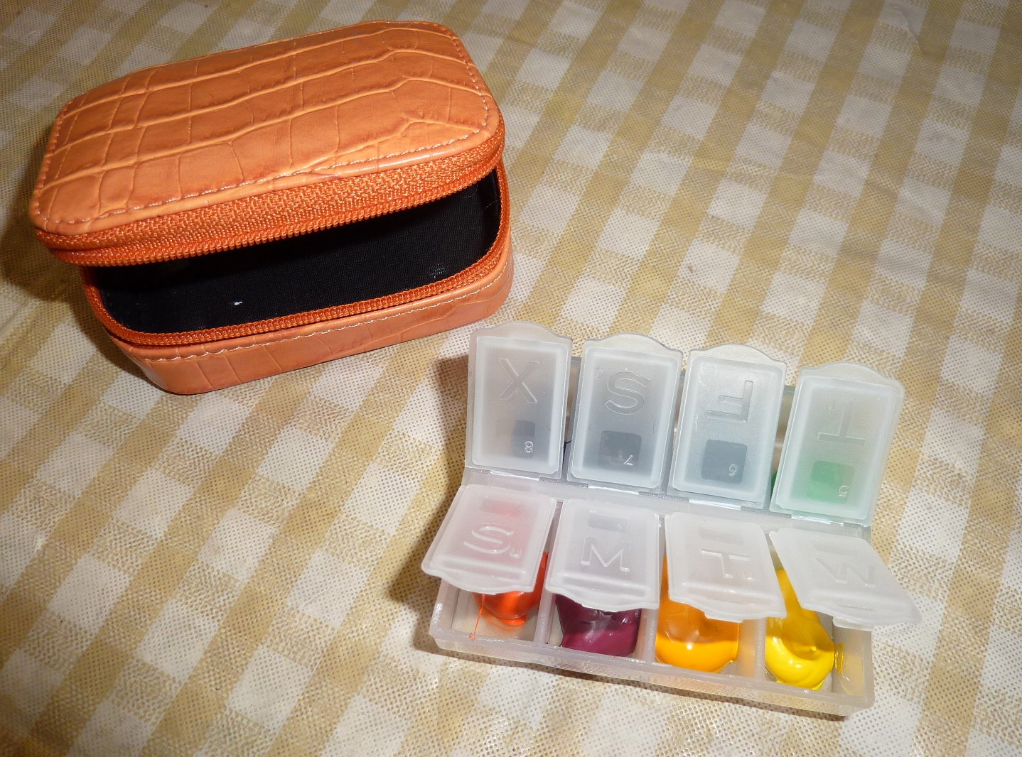 1438x1066 Painting My World Studio Tip A Great Use For Pill Containers - Pill Painting