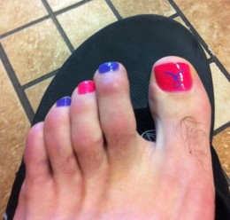 260x248 Joel Hanrahan Paints Toe Nails In Pittsburgh Pirates Colors - Pittsburgh Pirates Painting