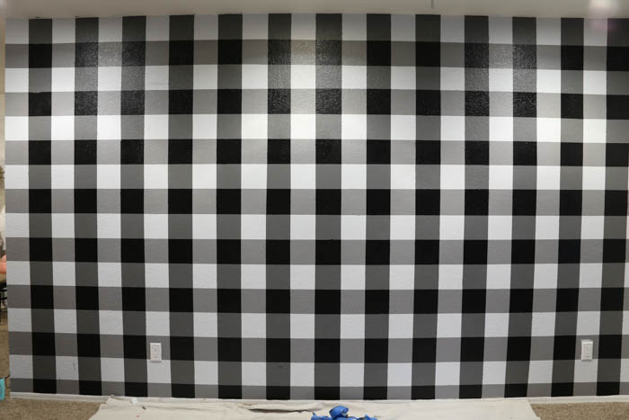 700x467 Diy Buffalo Check Wall - Plaid Painting