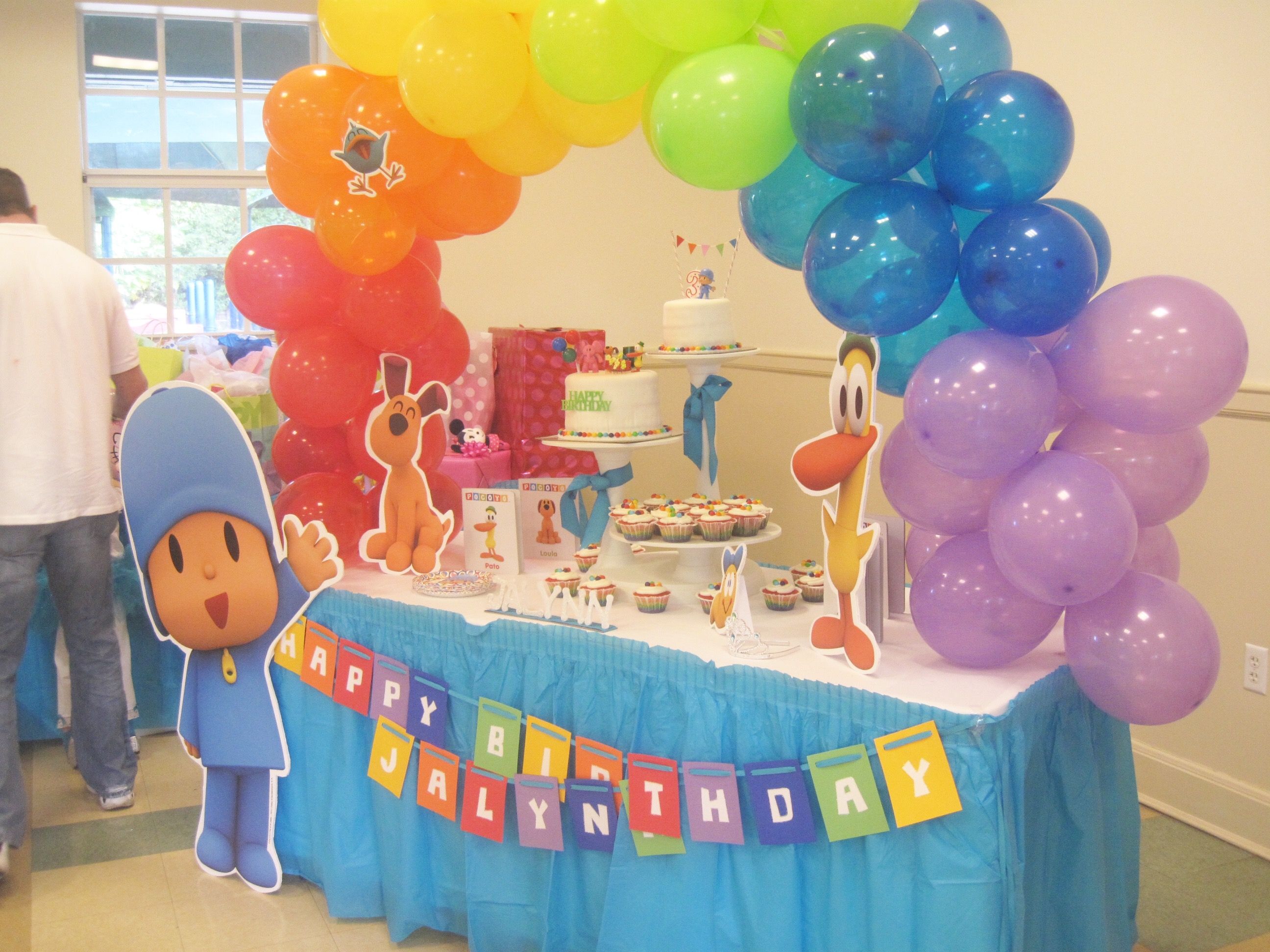 2592x1944 Pocoyo Painting Primary Colors Birthday Party Pocoyo Primary - Pocoyo Painting