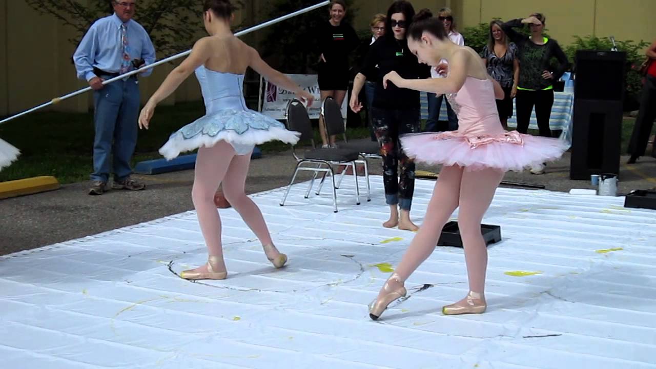 1280x720 Painting With Pointe Shoes - Pointe Painting